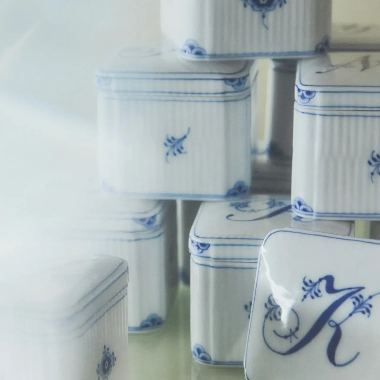 Alfabet Kollektion*Royal Copenhagen Alfabet Kollektion firkantet bonbonniere, , 13 cl S