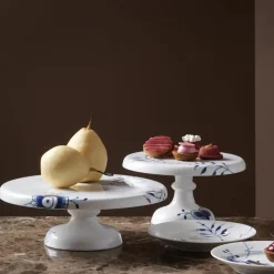 Blå Mega Riflet|Kageopsats*Royal Copenhagen Blå Mega Riflet fad på fod, 23 cm