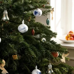 Blå Mega Riflet|Julepynt*Royal Copenhagen Blå Mega Riflet julekugle, 9,5 cm, 2 stk. Blå Mega Riflet