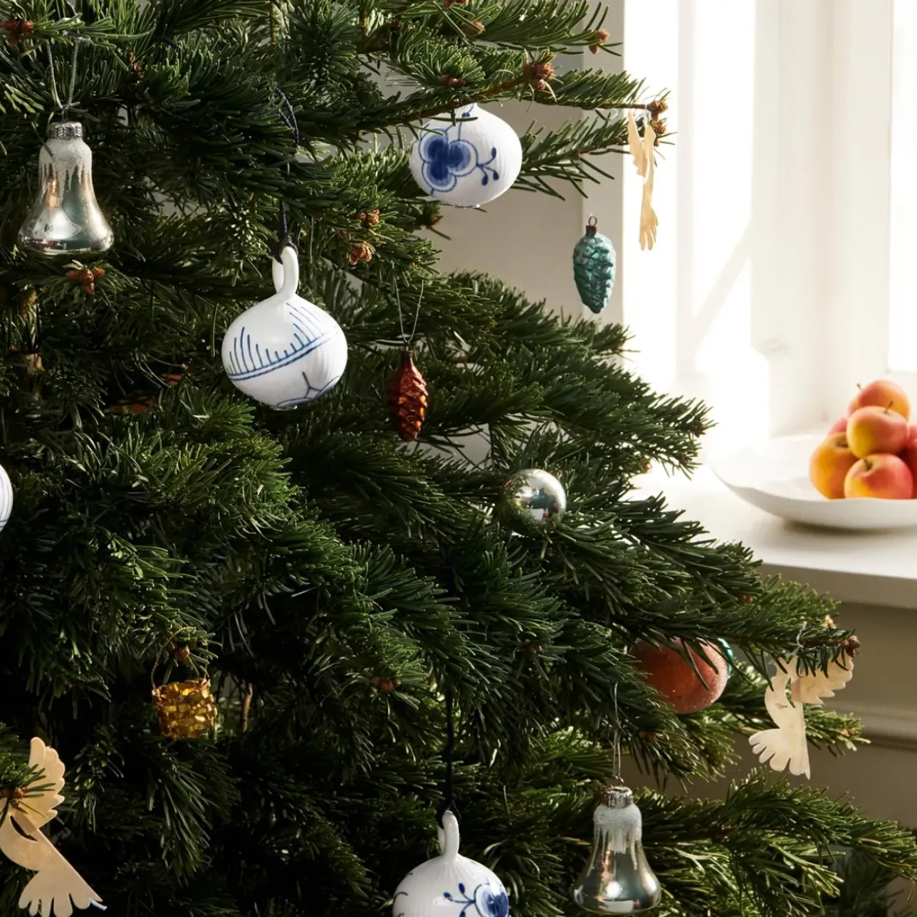 Blå Mega Riflet|Julepynt*Royal Copenhagen Blå Mega Riflet julekugle, 9,5 cm, 2 stk. Blå Mega Riflet