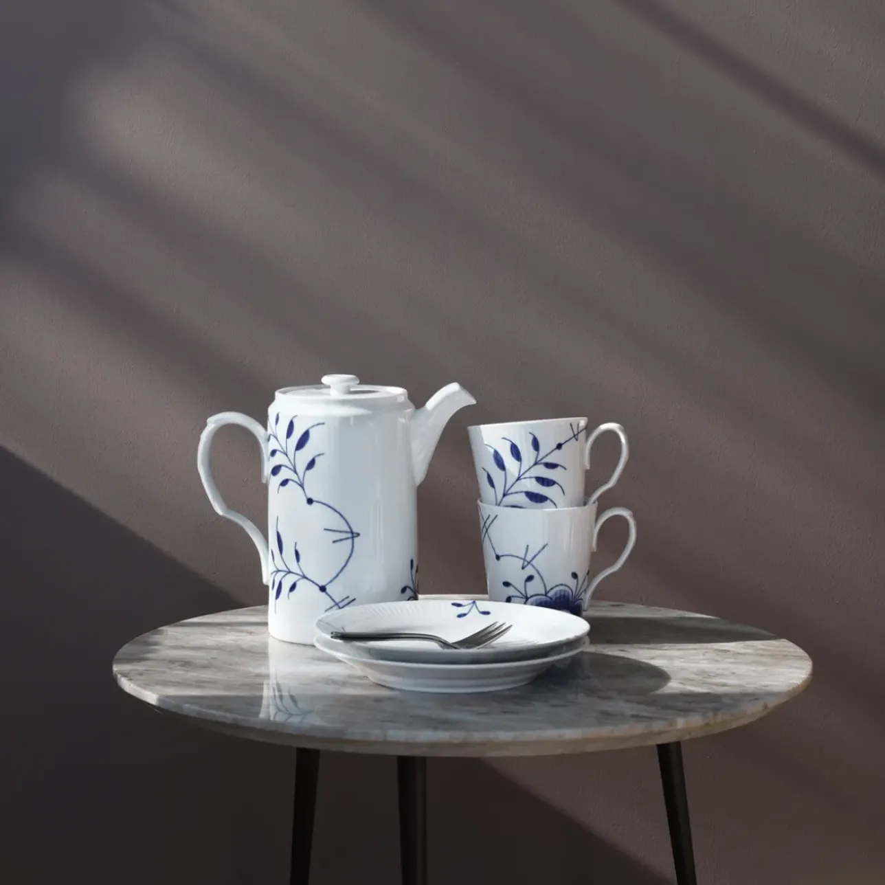 Blå Mega Riflet|Kander*Royal Copenhagen Blå Mega Riflet kande med låg, 1,1 l