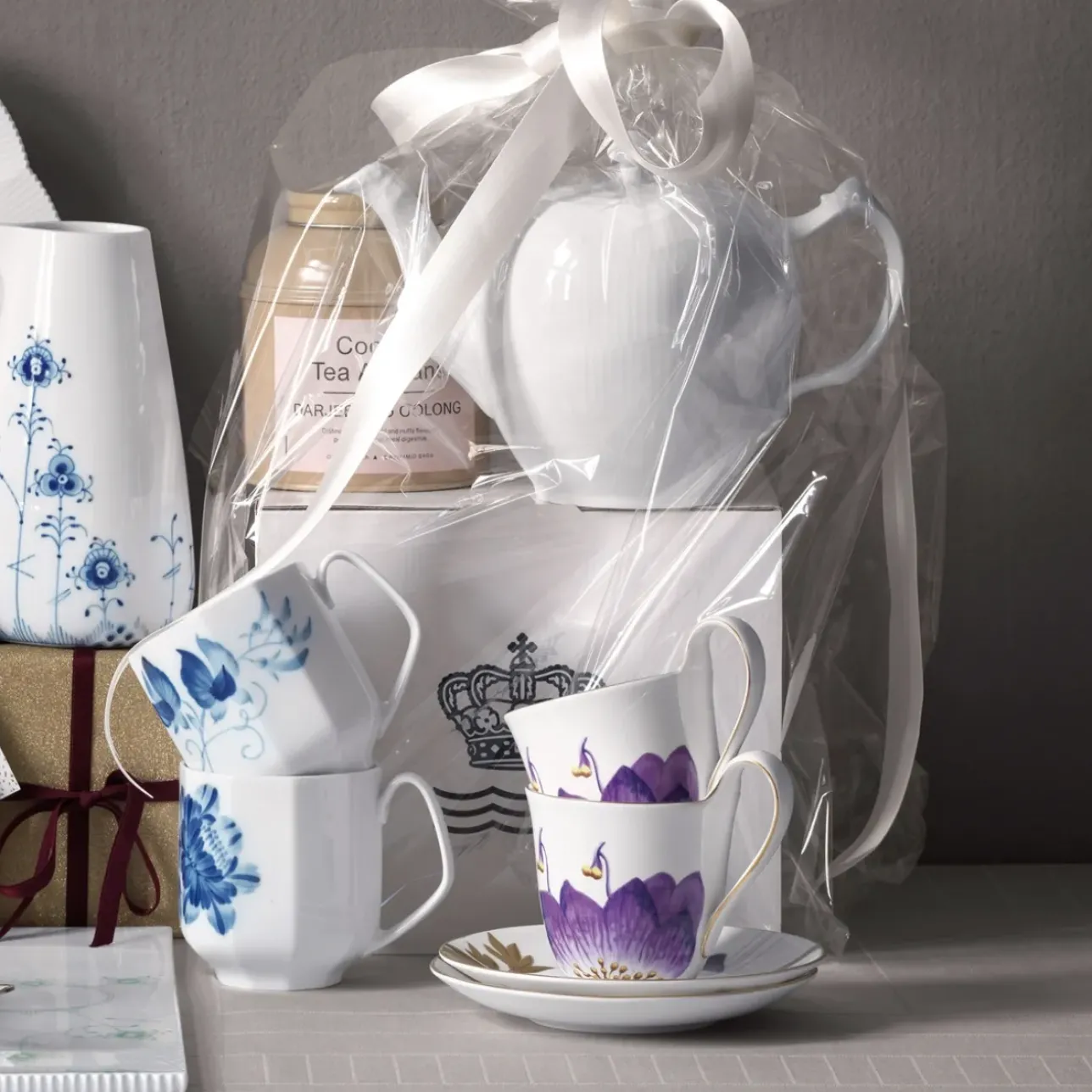 Flora|Kaffekopper*Royal Copenhagen Flora højhankskop og underkop, , 27 cl Stedmoderblomst