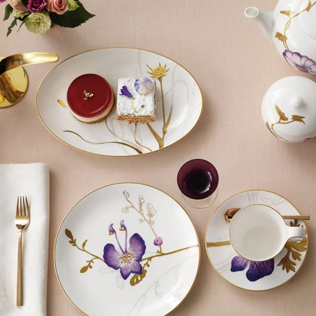 Flora|Kaffekopper*Royal Copenhagen Flora højhankskop og underkop, , 27 cl Stedmoderblomst