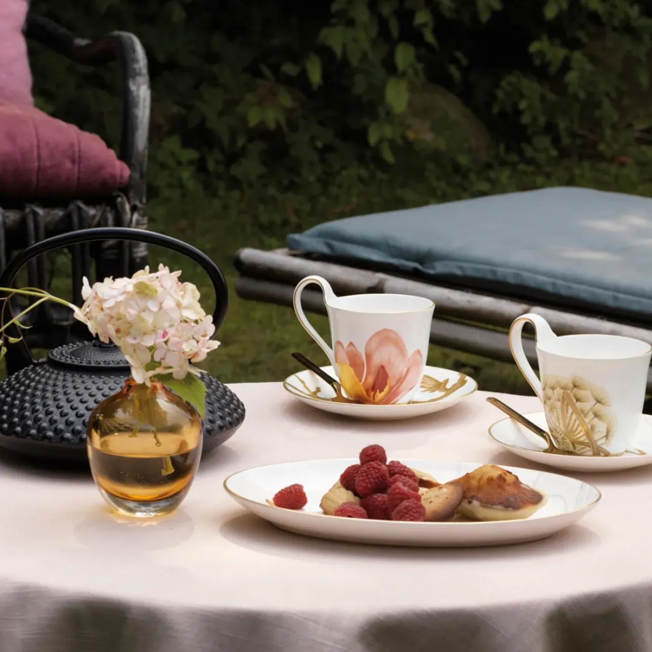 Flora|Kaffekopper*Royal Copenhagen Flora højhankskop og underkop, , 27 cl Magnolia
