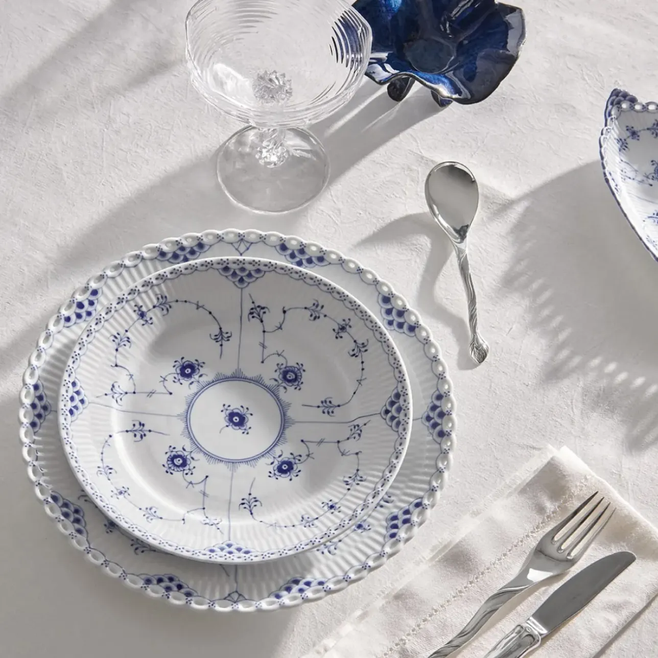 Musselmalet Halvblonde|Frokost Tallerkener*Royal Copenhagen Musselmalet Halvblonde tallerken, 22 cm
