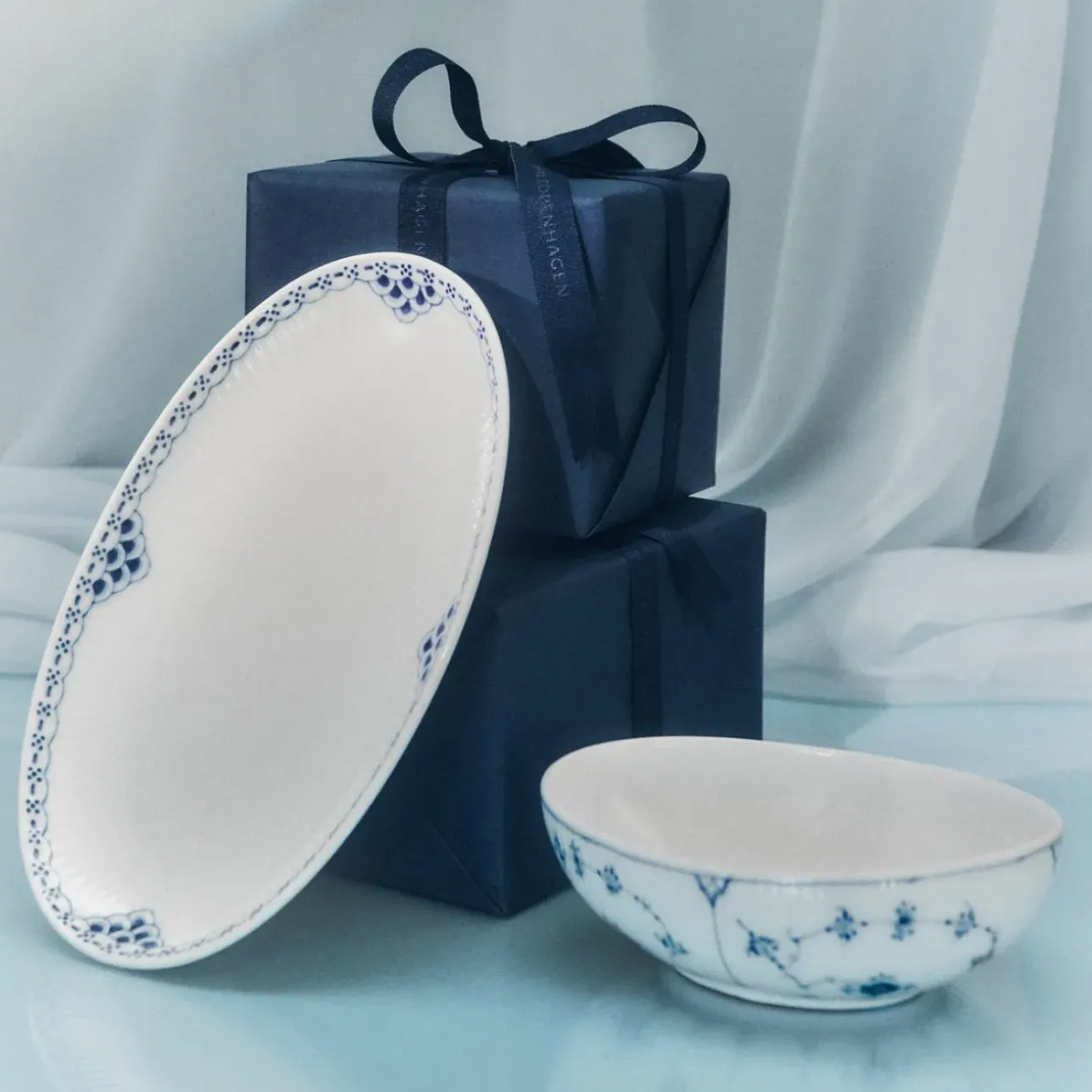 Eksklusive Steldele|Musselmalet Riflet*Royal Copenhagen oval skål, 37 cl Musselmalet Riflet