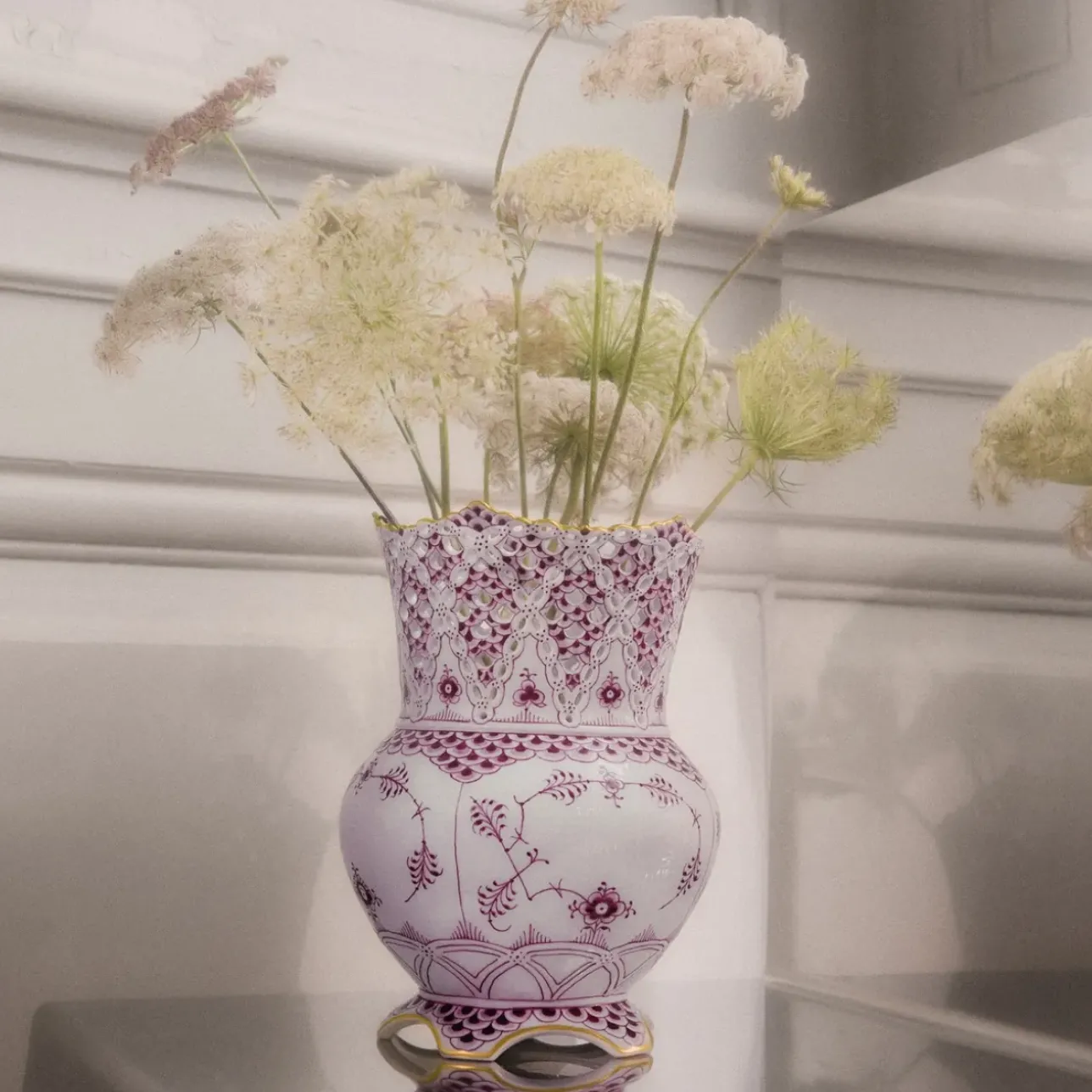 Eksklusive Steldele|Purpur Musselmalet Helblonde Med Guld*Royal Copenhagen Purpur Musselmalet Helblonde med Guld vase, Limited Edition, 22 cm