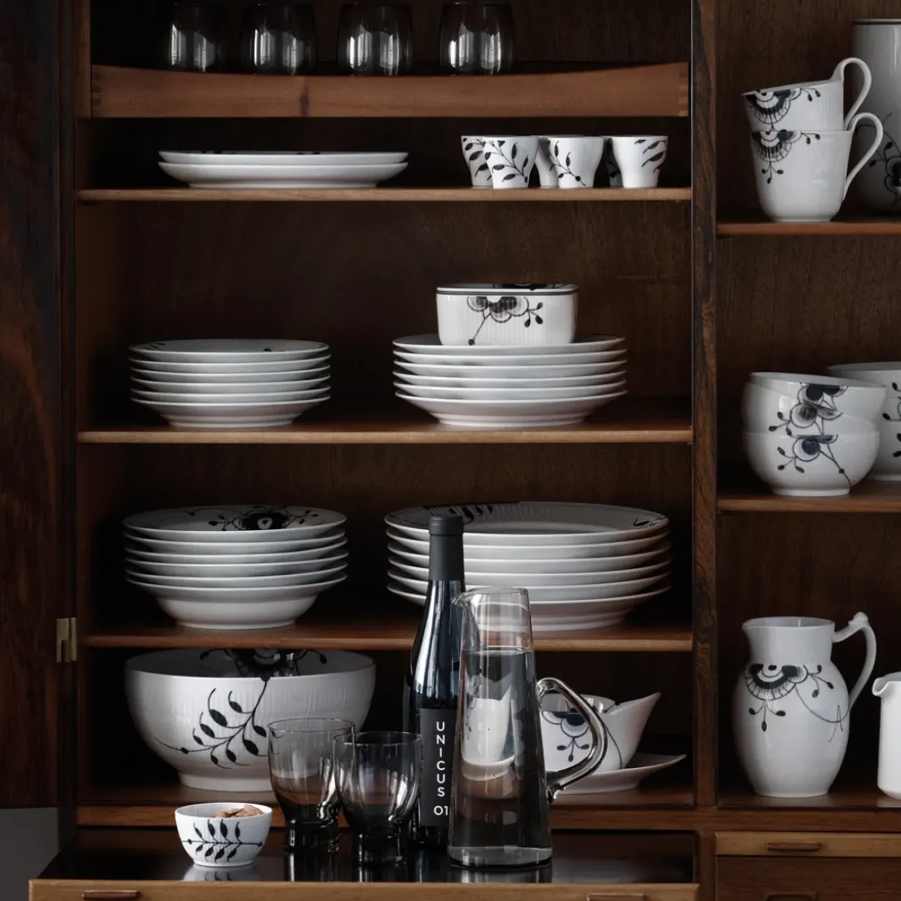 Sort Mega Riflet|Kaffekopper*Royal Copenhagen Sort Mega Riflet højhankskop og underkop, 24 cl