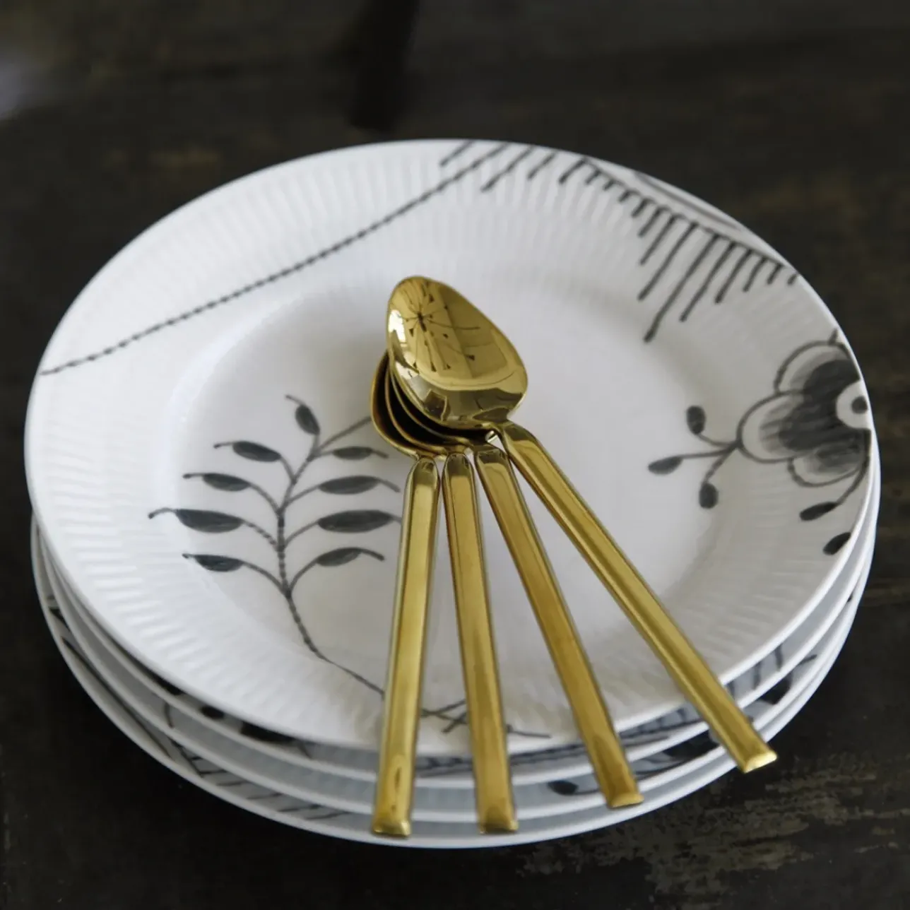 Sort Mega Riflet|Desserttallerkener*Royal Copenhagen Sort Mega Riflet tallerken, decoration 2, 19 cm