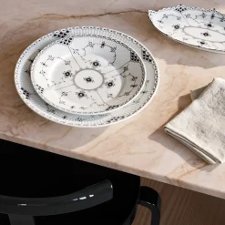 Eksklusive Steldele|Sort Musselmalet Halvblonde*Royal Copenhagen Sort Musselmalet Halvblonde tallerken, 22 cm