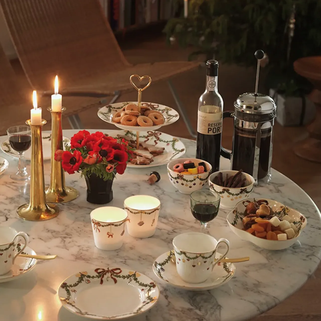 Stjerne Riflet Jul|Kaffekopper*Royal Copenhagen Stjerne Riflet Jul højhankskop og underkop, 27 cl