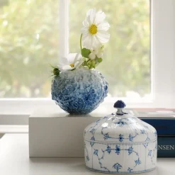 The Art Of Giving Flowers|Home Décor*Royal Copenhagen The Art of Giving Flowers vase, hortensia, lyseblå, 10 cm Lyseblå